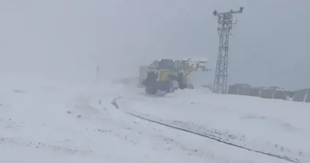 Şırnak’ta şiddetli yağış yerini kara bıraktı: Kalınlık 30 santimetreye yaklaştı VİDEO İZLE