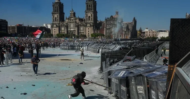 Meksika da Z Kuşağı protestoları: 100 ü polis 120 kişi yaralandı! Çok sayıda kişi gözaltına alındı