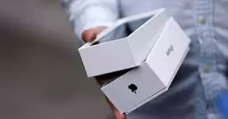 Islak mendile temas edince 127 bin liralık telefon zarar gördü