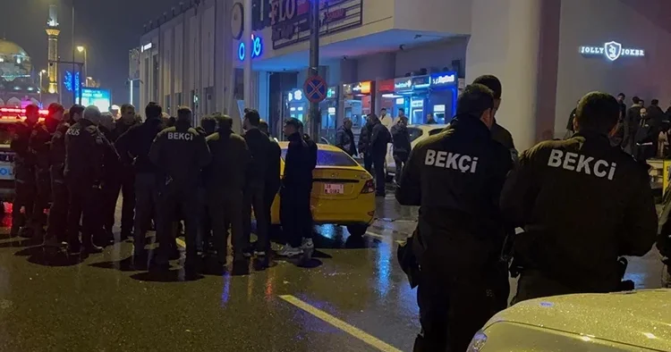 Gece kulübünde müşteriler ile çalışanlar birbirine girdi