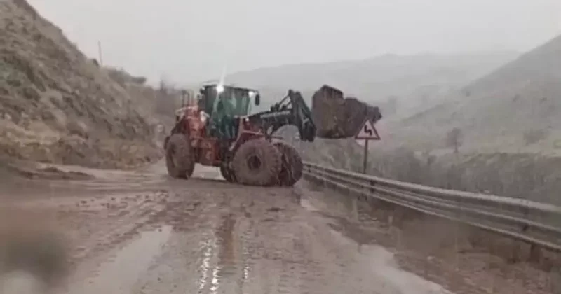 Yüksekova Van kara yolunda heyelan meydana geldi