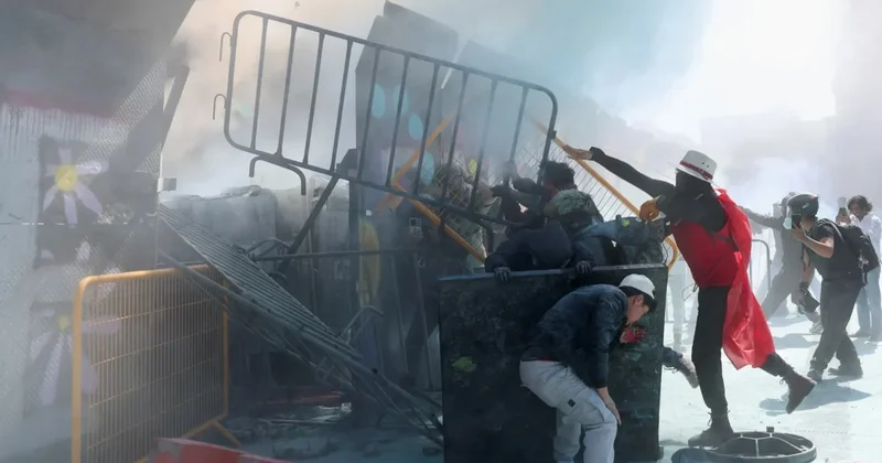 Carlos Manzo suikastı Meksika yı ayağa kaldırdı! Z kuşağı Ulusal Saray ın kapısına dayandı Sözcü Gazetesi