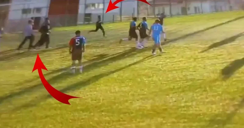 Sahaya giren taraftarlar rakip futbolculara saldırmaya kalktı, maç tatil edildi