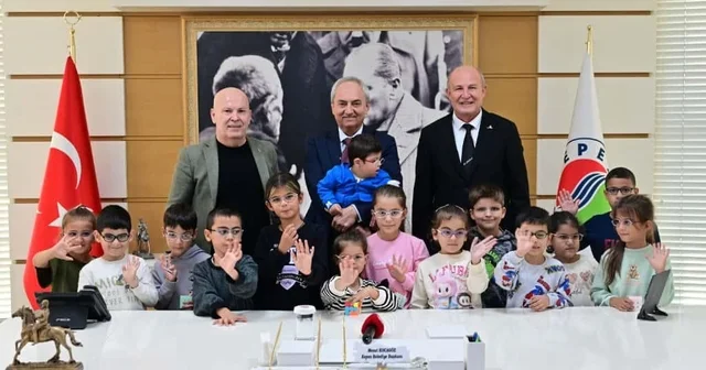 Kepez Belediyesi okullarda göz sağlığı taraması yaptı; 100 çocuğa ücretsiz gözlük Antalya Haberleri