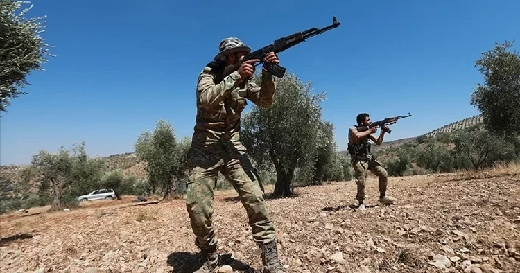 Rakka da Suriye güvenlik güçleri ile YPG/PKK arasında çatışma çıktı