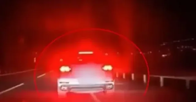 Aracıyla bir ailenin önünü kesen sürücü yakalandı: Para cezası uygulandı VİDEO İZLE