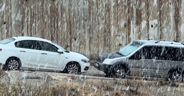 Yüksekova da yoğun kar yağışı: Sınırda bulunan Çobanpınar köyünün yolu karla kaplandı Hakkari Haberleri