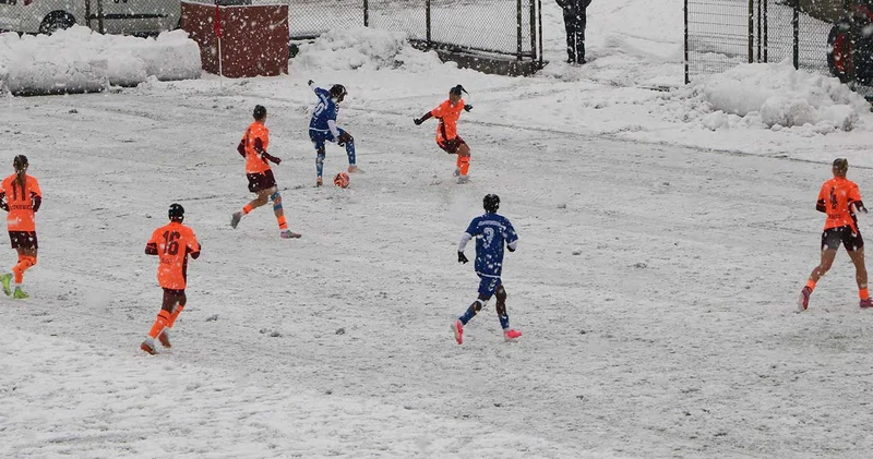 Trabzonspor kar altında kazandı