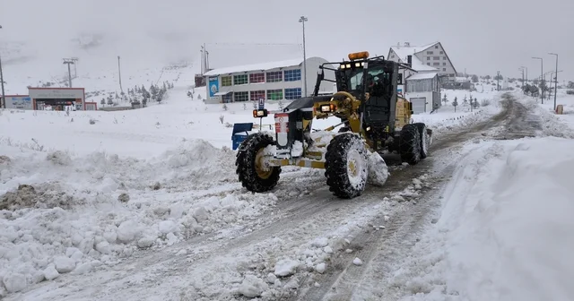 Sivas ta yoğun kar nedeniyle 46 yerleşim yerine araç ulaşımı sağlanamıyor Sivas Haberleri