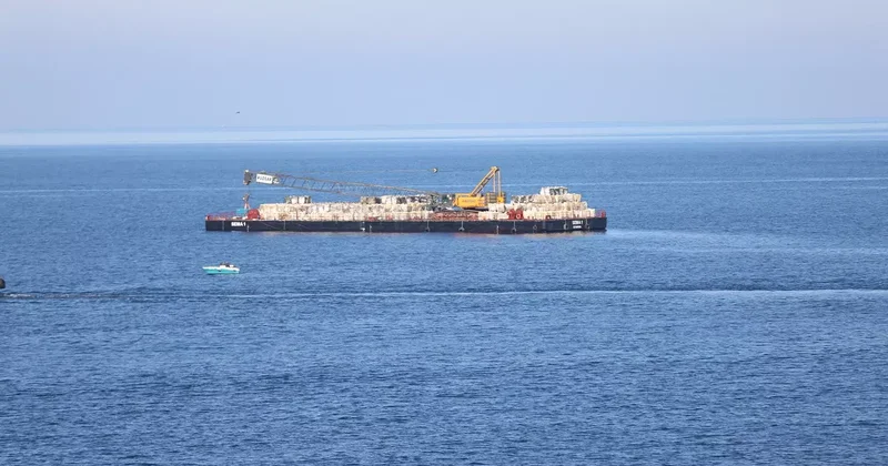 Kocaeli de karaya oturan gemi kurtarıldı