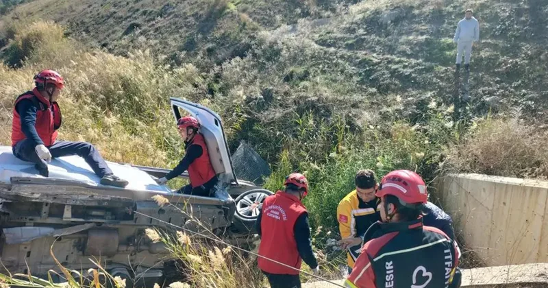 Balıkesir de trafik kazası! Şarampole uçtu: 1 yaralı