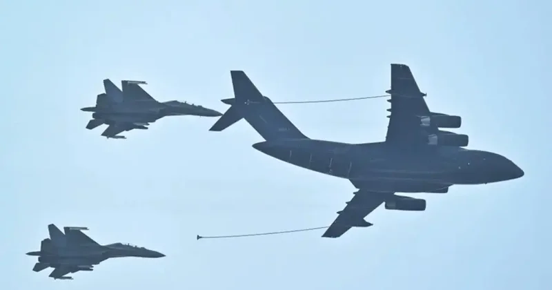 Çin jetleri ihtilaflı denizin üstünde uçtu