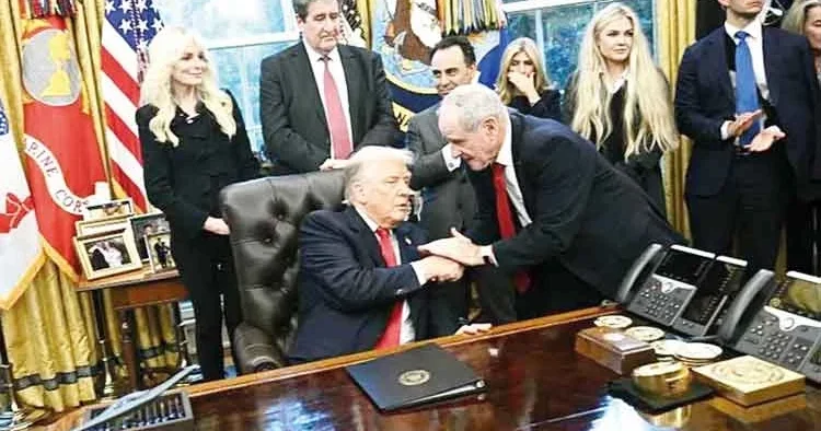 Trump’ı fethetmenin yolu hediye ve övgüden geçiyor