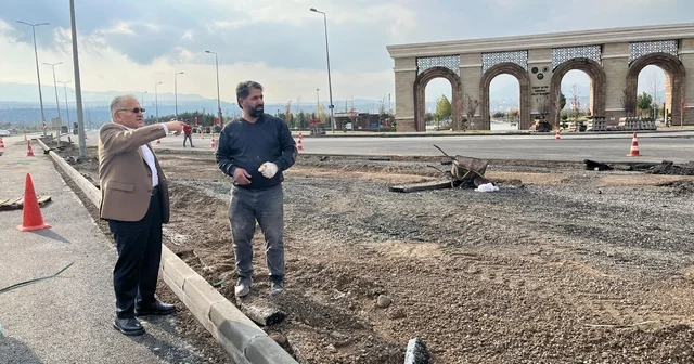 Başkan Büyükkılıç tan Talas Bulvarı üzerindeki kavşak düzenleme ve deplase çalışmalarında pazar mesaisi Kayseri Haberleri