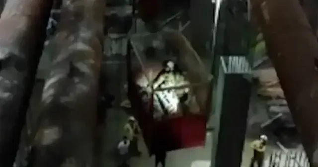 Beyoğlu nda metro inşaatındaki yaralıların çıkarılma anları VİDEO İZLE