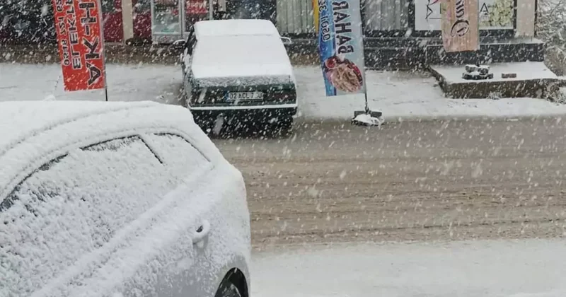 Çelikhan ilçesine yılın ilk kar yağışı başladı