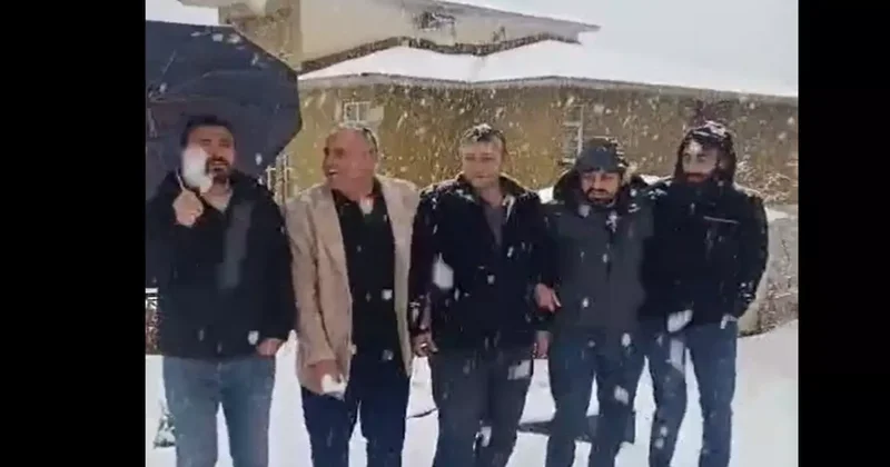 Hakkari’de halaylı kar yağışı kutlaması