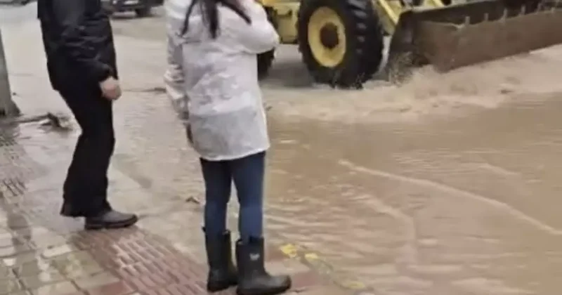 Mazıdağı’nda sağanak nedeni ile yollar göle döndü