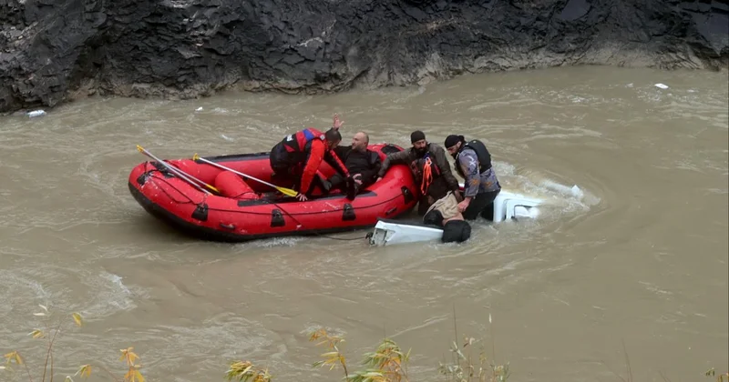 Hakkari de pikap Zap Suyu na düştü: 4 yaralı