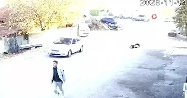 Çakmak bahanesiyle yaklaşıp bıçakladı: O anlar kamerada