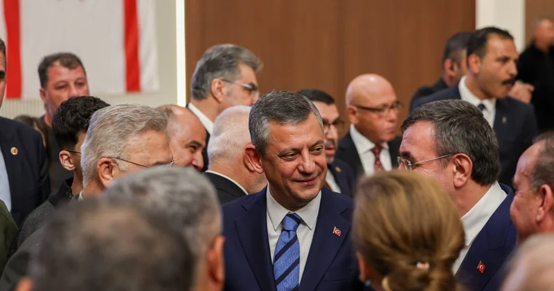 Özgür Özel Mustafa Elitaş ile yaptığı sohbeti AKP ye manidar sözler ile açıkladı