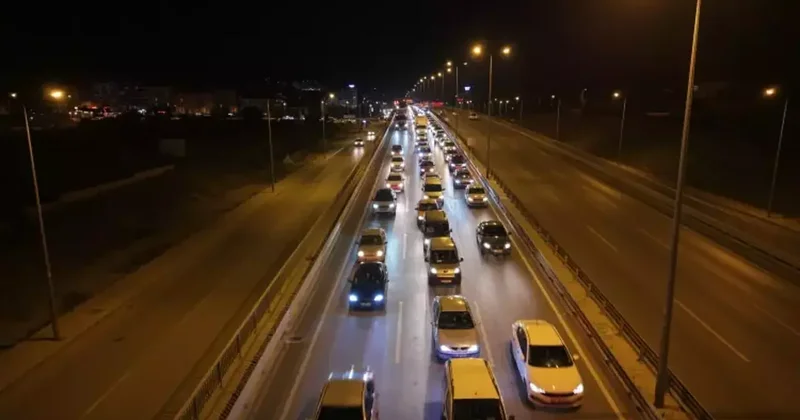 Tatil bitti, dönüş başladı: 43 ilin geçiş noktasında trafik yoğunluğu arttı