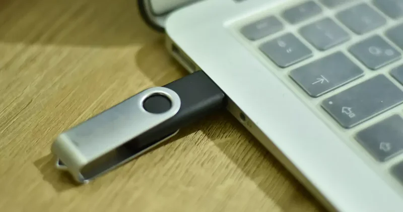 Almanya da şüpheli USB alarmı! Milletvekillerine gönderildi