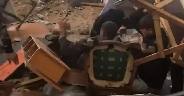 Gazzeliler sert kış koşullarıyla mücadele ediyor VİDEO İZLE