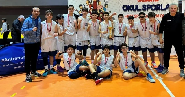 Gaziantep Kolej Vakfı Özel Okulları Basketbolda namağlup unvanla şampiyonu Gaziantep Haberleri