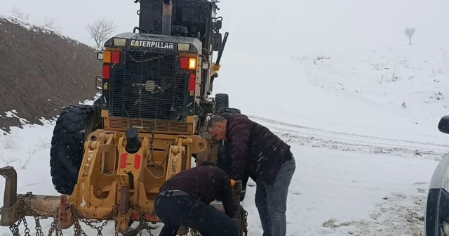 Pervari de grup köy yolu kardan kapandı Siirt Haberleri