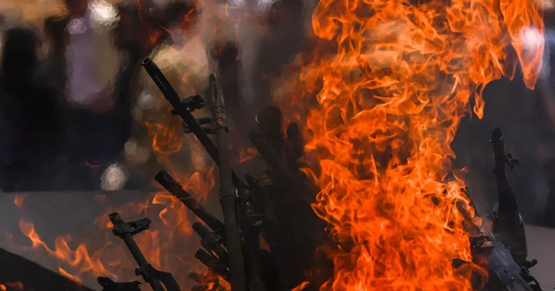 AK Parti den terör kapısını mühürleyecek rapor: Federasyon yok, SDG şart, eve dönene imkan