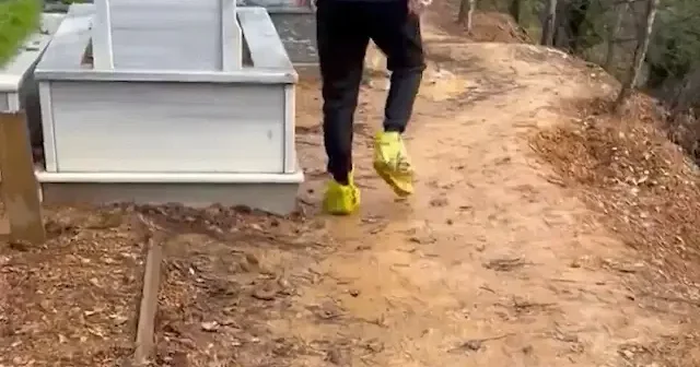 Vatandaş bataklığa dönen yol sonrası isyan etti: Görüntüler 35 yıl önceki İstanbul’u hatırlattı VİDEO İZLE