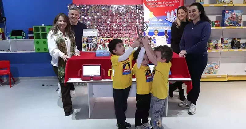 5 yaşındaki Türk öğrenciler dünya robotik şampiyonu oldu