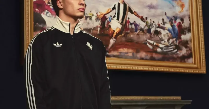 Efsane futbolcu için hazırlanan özel formayı Kenan Yıldız la tanıttılar