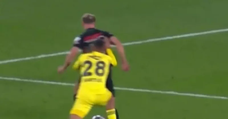 Fenerbahçe maçında kırmızı kart tartışmaları! Beşiktaş a çıkan kart akıllara geldi