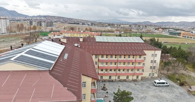 Kayseri Hacı Rukiye Gazioğlu Huzurevi nin çatısında yenileme çalışması başlatıldı Kayseri Haberleri