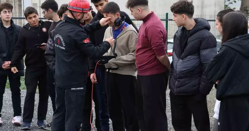 Ümraniye Belediyesi’nden liselerde arama kurtarma eğitimi