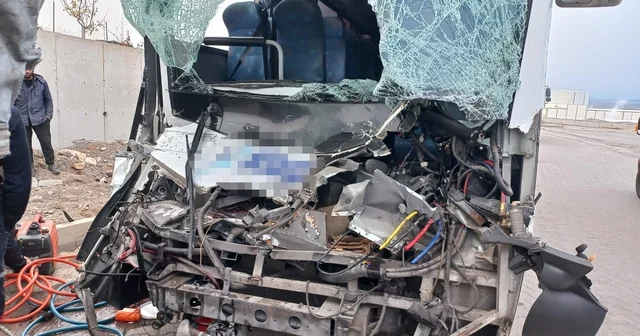 İşçi servisi tıra arkadan çarptı: Çok sayıda yaralı var Kayseri Haberleri