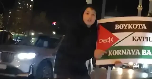 Küçük çocuk soğuk havada boykot eylemine destek istedi VİDEO İZLE
