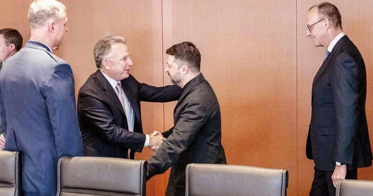 Berlin’de Ukrayna pazarlığı... Zelenski’den iki kritik mesaj: Toprak vermem ama NATO’dan vazgeçerim