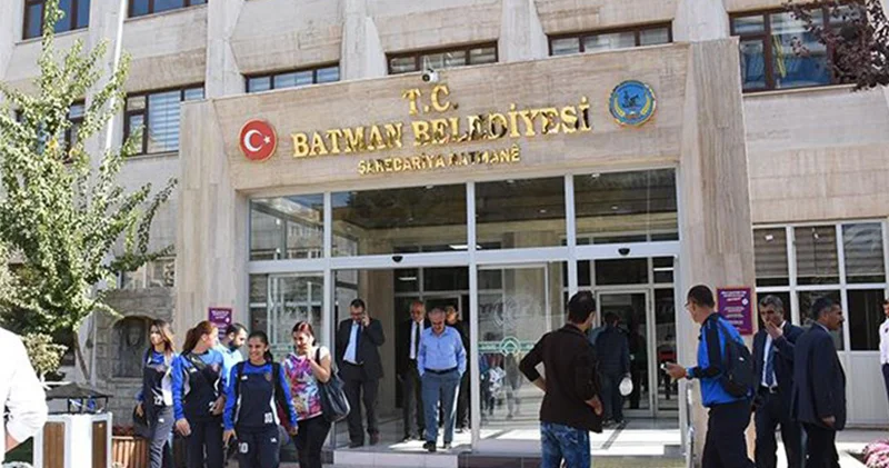 Batman Belediyesi nde personele elden para dağıtıldı iddiası: Hukuki dayanak nedir; bu para belediyenin hangi bütçesinden, hangi kalemden çıkmıştır?