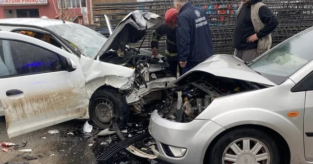 Samsun da üç aracın karıştığı kaza: 6 yaralı Samsun Haberleri