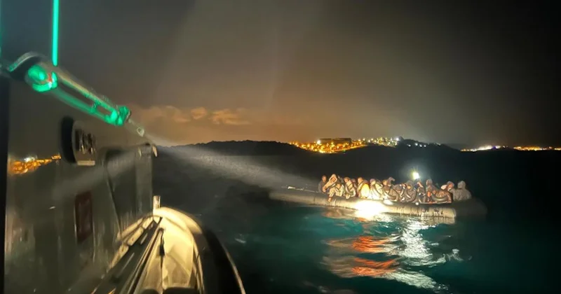 İzmir açıklarında 68 düzensiz göçmen kurtarıldı