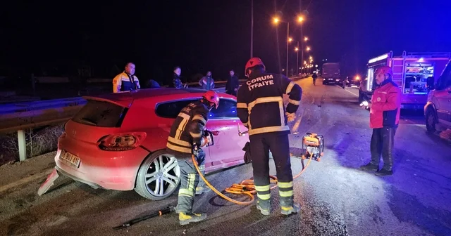 Çorum da tıra çarpan otomobildeki genç öldü Çorum Haberleri
