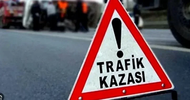 Kamyonun altında kalan motosikletli genç yaşamını yitirdi