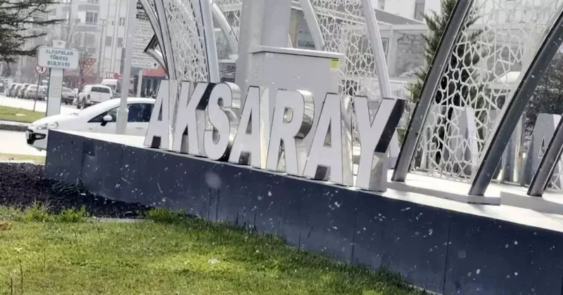 Aksaray merkeze mevsimin ilk karı yağdı