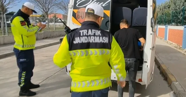 Aksaray da trafik jandarması okul servislerini aralıksız denetliyor Aksaray Haberleri