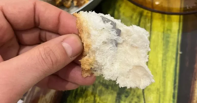 Ekmeğin içinden çıkanı görünce şoke oldu