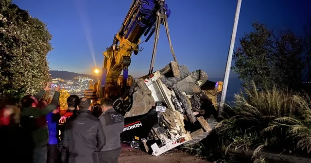 Bursa da vinçten düşen iş makinesi paniğe neden oldu Bursa Haberleri