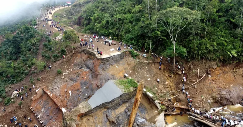 Endonezya da facia! Can kaybı 1053’e çıktı!